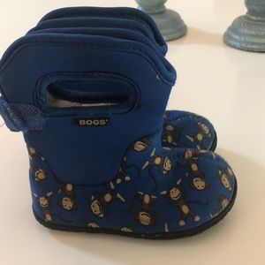 Bogs baby boots size 5